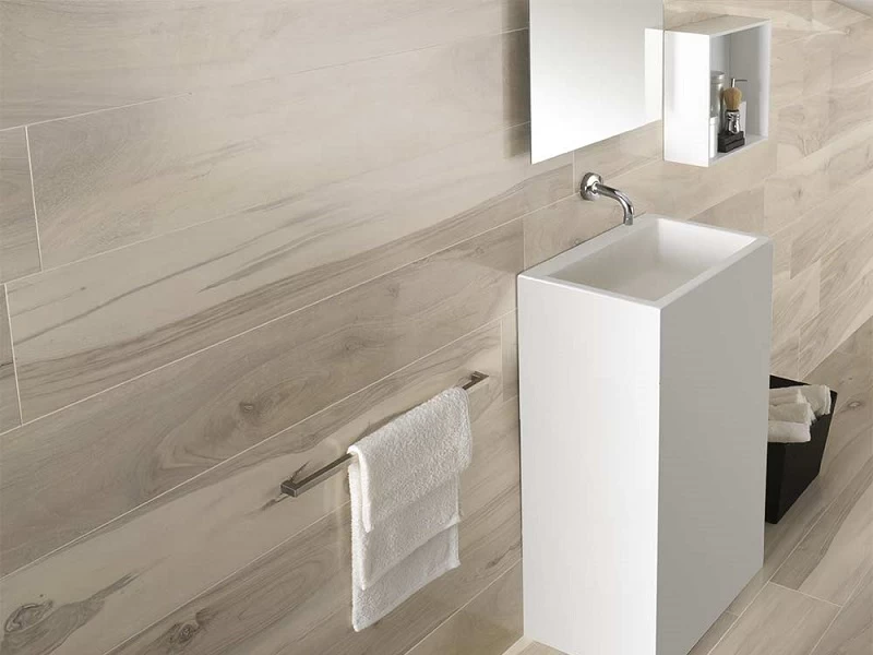 Mẫu 12: Gạch ốp tường nhà tắm vân gỗ xám trắng