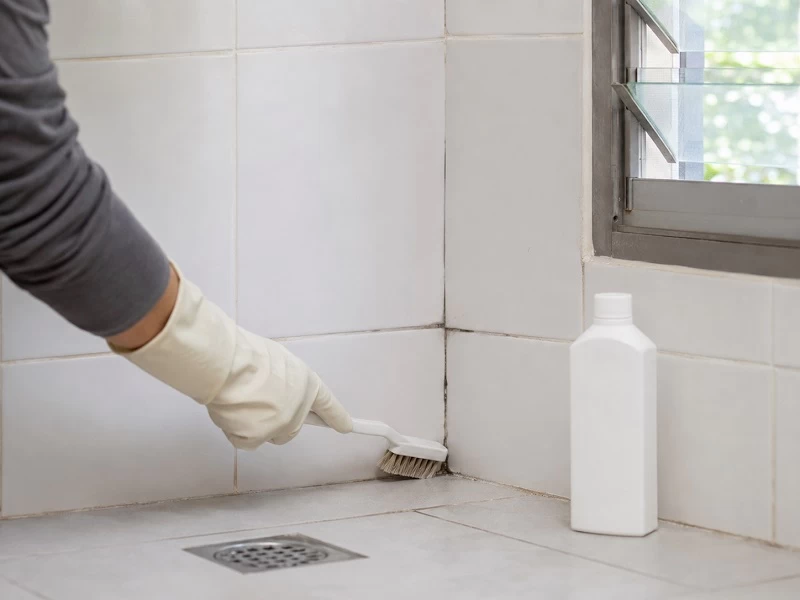 Làm sạch khe ron bị mốc