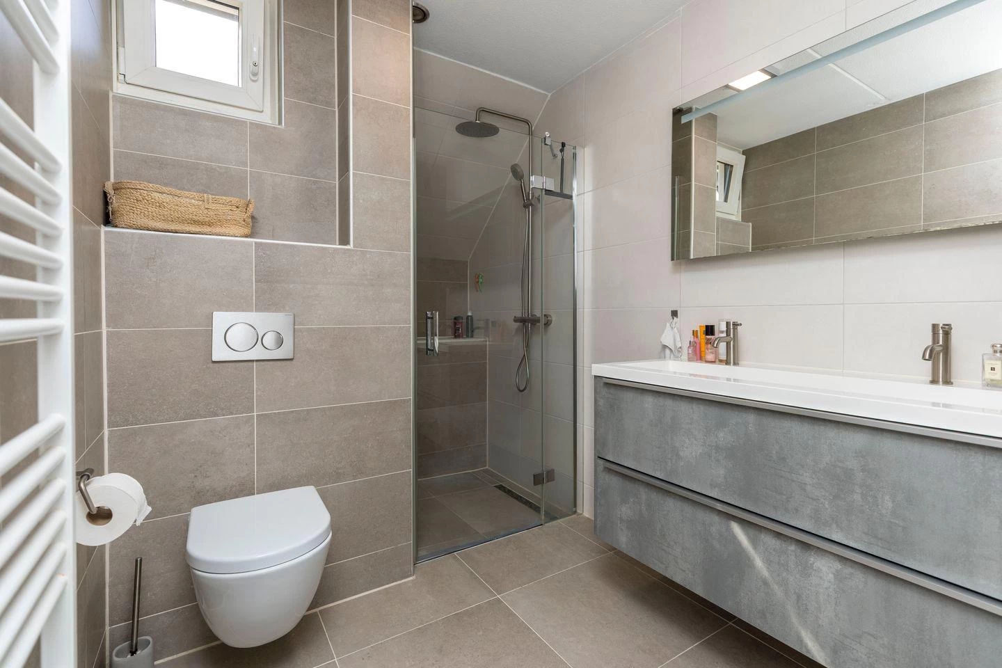 Bí Quyết Phối Màu Và Bố Trí Gạch 40x80 Cho Phòng Tắm Hài Hòa